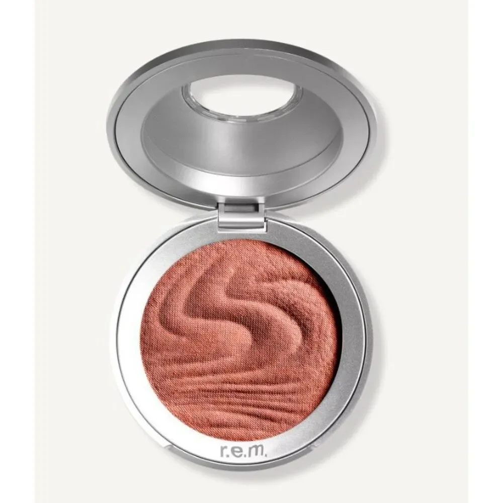 R.E.M. BEAUTY  - NWTIB- Hypernova Satin Matte Blush in 